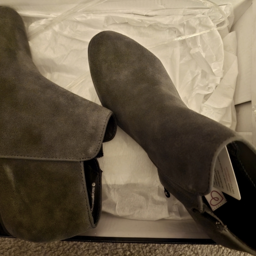 New Blondo Ankle Boots, WATERPROOF, Gray Suede Leather, Side Zip Booties 8.5W